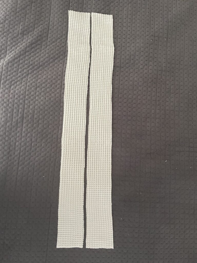 2 rectangles de tissu de 84cm sur 8cm
